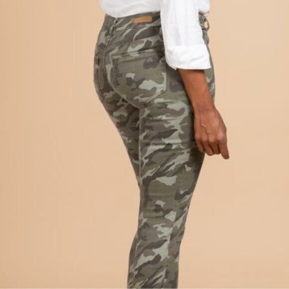 Camo Mid Rise Jeans‎ - Picture 8 of 14